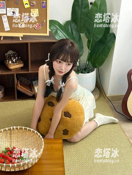 下载“17吃瓜群众”，无聊时光变成无限吃瓜旅程！