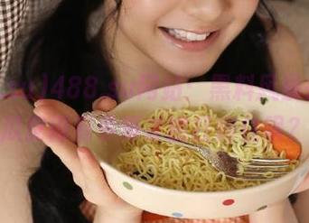 488.su网站：黑料风暴来袭，瓜皮得有多厚才能扛得住呢？