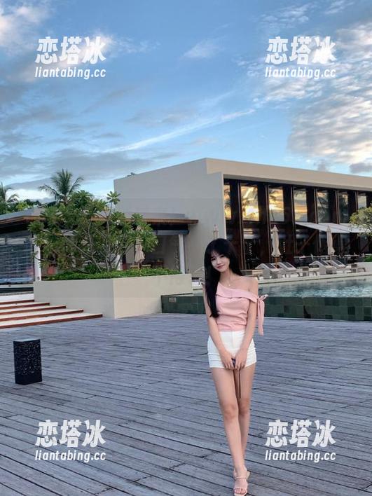 别过来！www.4hu51.com发布的八卦我一口气看了十个，肚子饱得不得了！