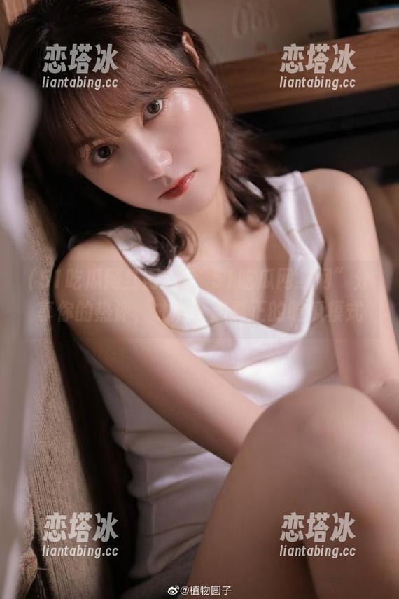 在“51吃瓜网红网”分享你的热评，才能开启真正的吃瓜模式
