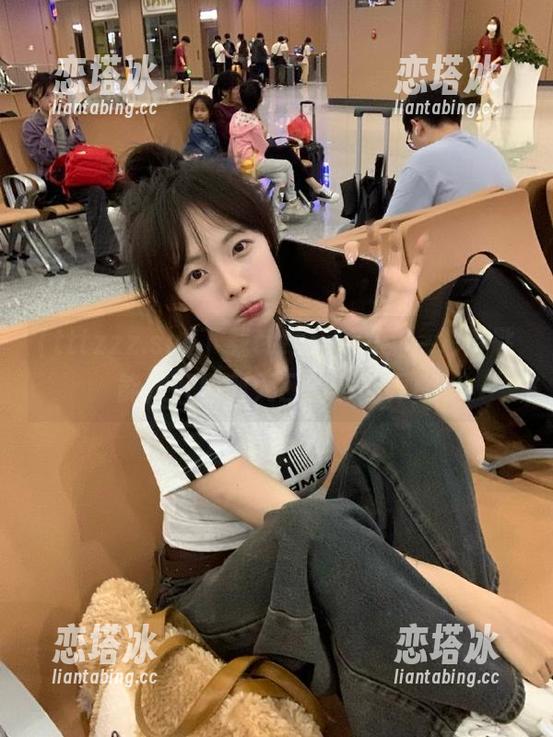 下载tttzzz.su，一把钥匙能打开黑料入口的小世界！