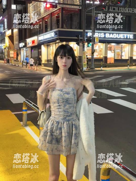 “吃瓜天堂”网站：在八卦的海洋里尽情遨游，别怕沉船