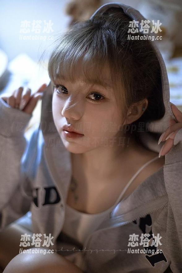 观看吃瓜网，体验app里的新奇瓜闻，美味不绝于耳！