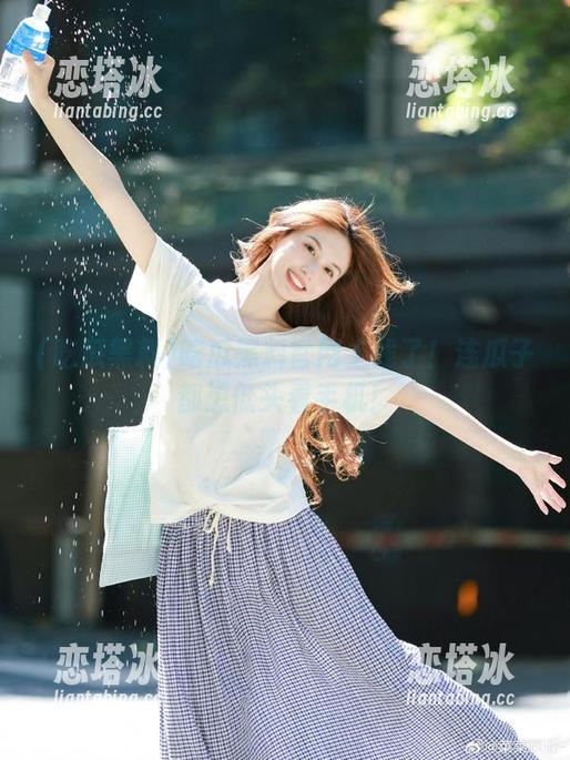 吃瓜黑料官网上线了！连瓜子都想低头看手机！