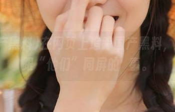 在网页上追踪国产黑料，想象跟“他们”同屏的囧事。