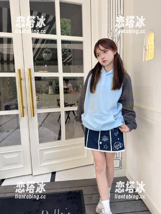 黑料不打烊 黑料不打烊tttzzz04的iOS版本:网红们闲得无聊,夜间直播真香!