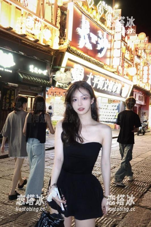 好莱坞真是神奇，黑料正能量网站上那点小八卦全看不腻！