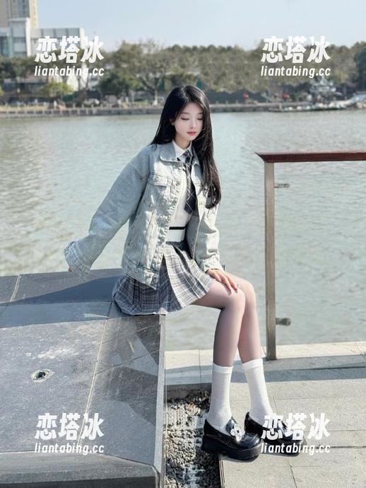 吃瓜看戏，直达“黑料网站”app，下载这颗免费瓜，让人又爱又恨！